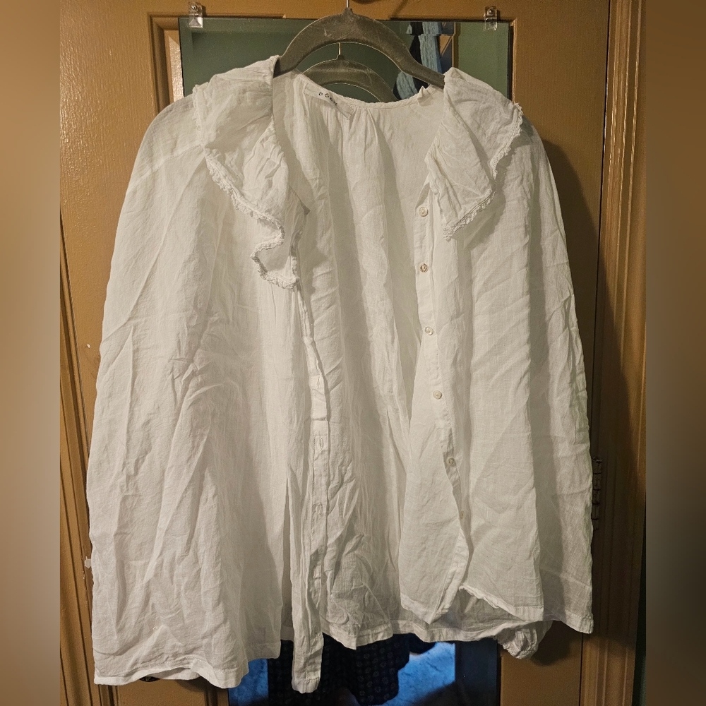 Doen White Ruffled Button-Up Blouse